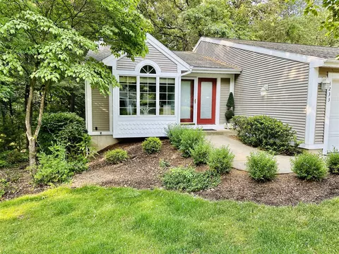 4233 Valley Holw, Grand Rapids, MI 49525