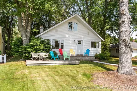 1665 Waukazoo, Holland, MI 49424