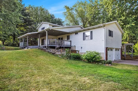6678 W Guernsey Lk, Delton, MI 49046