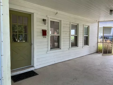403 S Elm, Three Oaks, MI 49128 photo 4
