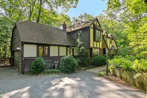 1200 Troon, Grand Rapids, MI 49546