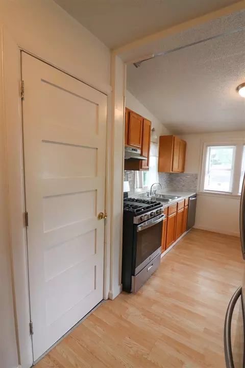 544 Seymour, Jackson, MI 49202 photo 24