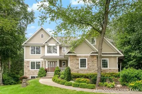 34 Boulder, Norton Shores, MI 49444