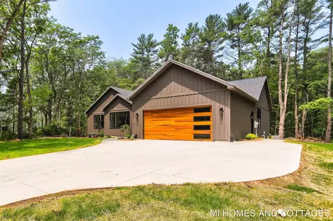 15435 Leonard, Spring Lake, MI 49456