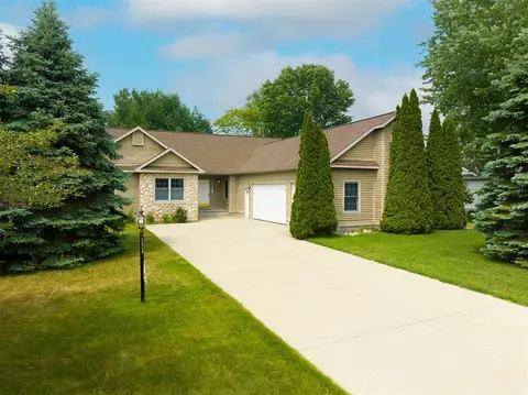 1354 Hendrick, Norton Shores, MI 49441