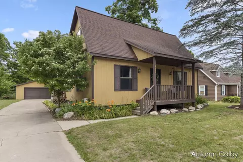 115 Center, Saranac, MI 48881