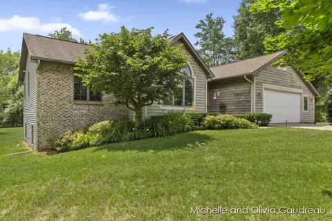 8064 Whispering Hls, Rockford, MI 49341