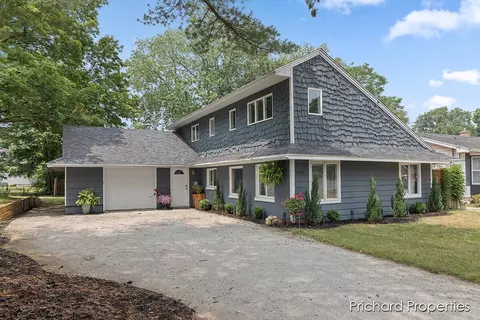 2207 Collingwood, Wyoming, MI 49519