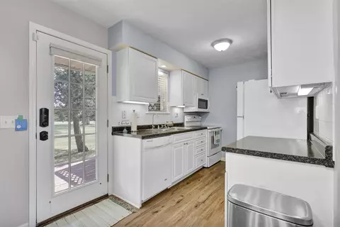 6357 Beechfield, Lansing, MI 48911 photo 10