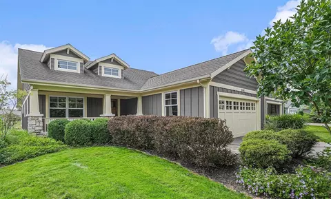 5540 Alhambra Dr SE, Grand Rapids, MI 49546