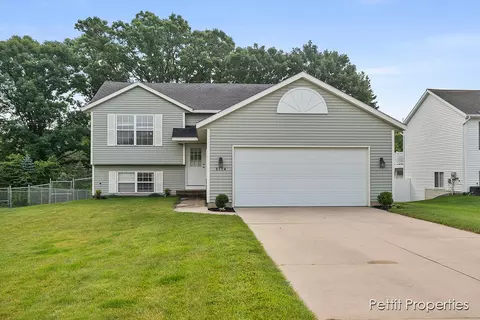 5114 Taylor Rdg, Kentwood, MI 49512