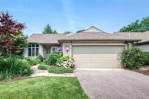 1943 Hidden Oak Ct SE, Grand Rapids, MI 49546