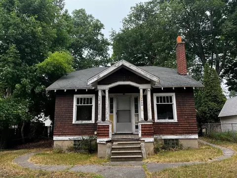 1880 Walnut, Muskegon, MI 49441