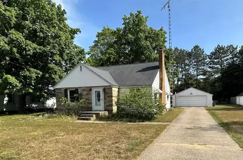261 W Hile Rd, Norton Shores, MI 49441