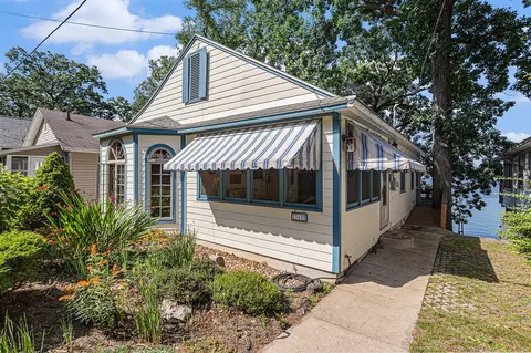 33692 Indian, Eau Claire, MI 49111