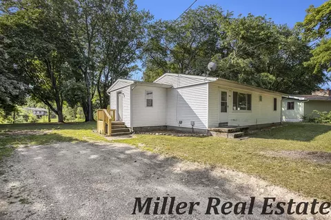 1975 Brookfield, Hastings, MI 49058