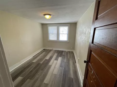 519 Seymour, Jackson, MI 49202 photo 19