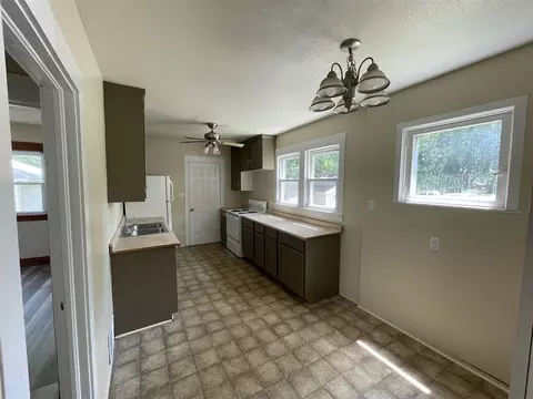 519 Seymour, Jackson, MI 49202 photo 12