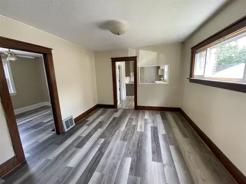 519 Seymour, Jackson, MI 49202 photo 9
