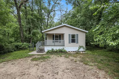 355 S Lester, White Cloud, MI 49349 photo 3