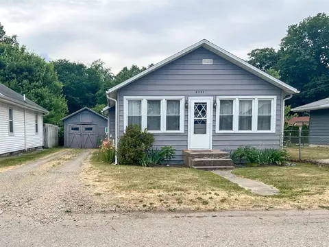 8386 W Long Lake Drive Dr, Kalamazoo, MI 49048