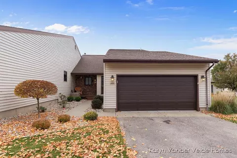 4865 Summergreen #102, Hudsonville, MI 49426