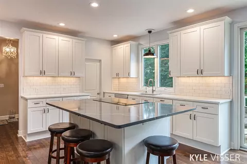 7769 Autumn Woods, Ada, MI 49301 photo 13