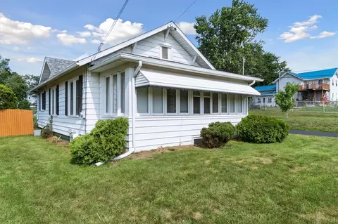 156 N Dettman, Jackson, MI 49202 photo 2