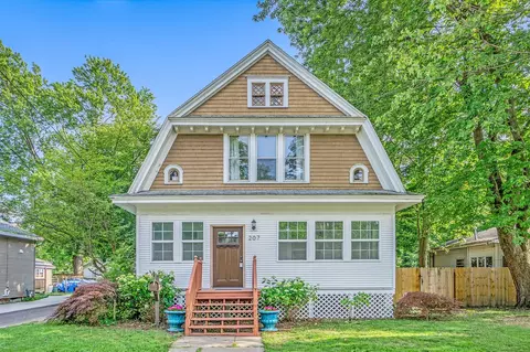 207 Spruce, Dowagiac, MI 49047