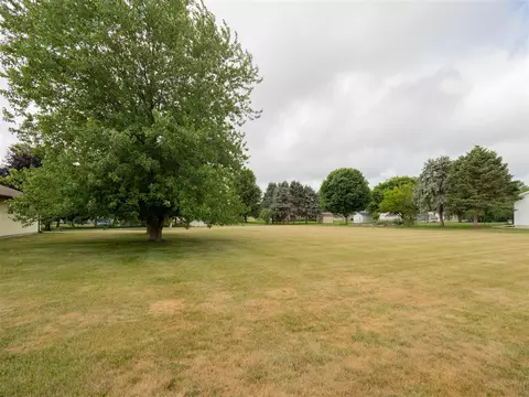E Lyons, Schoolcraft, MI 49087