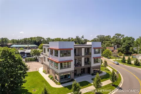 532 W 16th #220, Holland, MI 49423