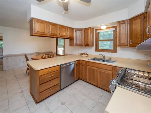 10462 E S, Scotts, MI 49088 photo 5