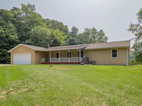 10462 E S, Scotts, MI 49088 photo 2