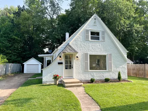 2203 Royce, Kalamazoo, MI 49001