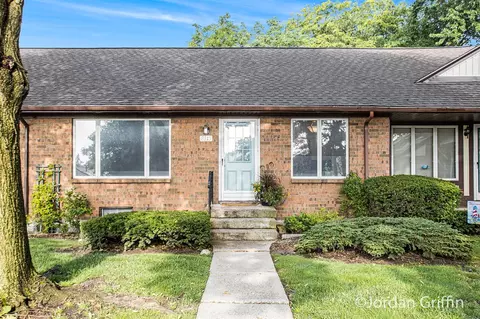 2315 Radcliff Vlg, Grand Rapids, MI 49546
