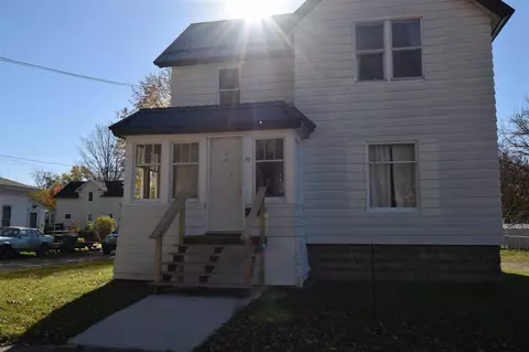 10 W Bernard, Hartford, MI 49057