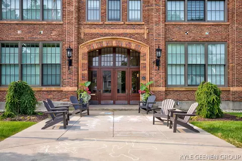 156 W 11th #203, Holland, MI 49423