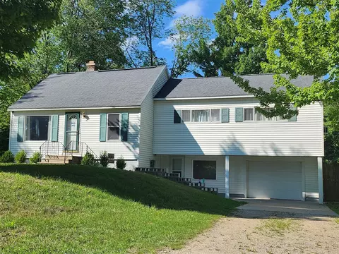 5674 Airline, Fruitport, MI 49415