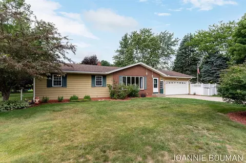 4776 Crestwood, Holland, MI 49423