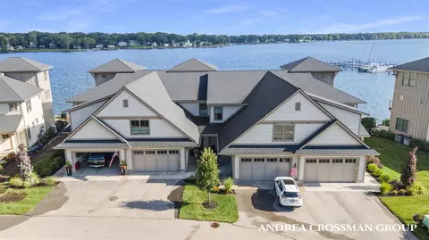 559 Macatawa, Holland, MI 49423