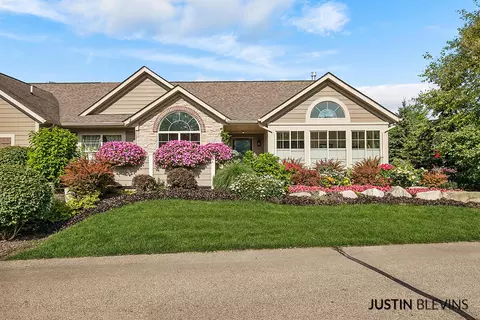 915 Bridge Walk, Ada, MI 49301