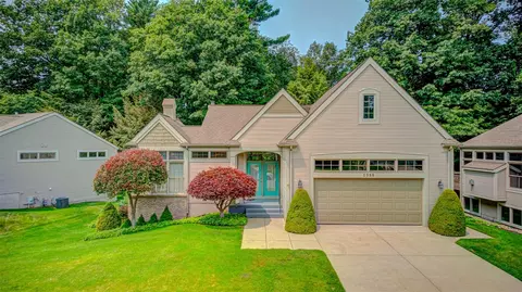 1986 W W Gln, Norton Shores, MI 49441