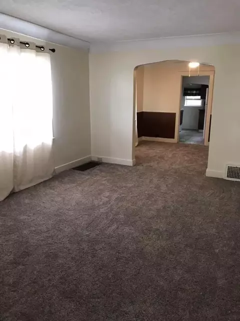628 St Clair, Jackson, MI 49202 photo 2