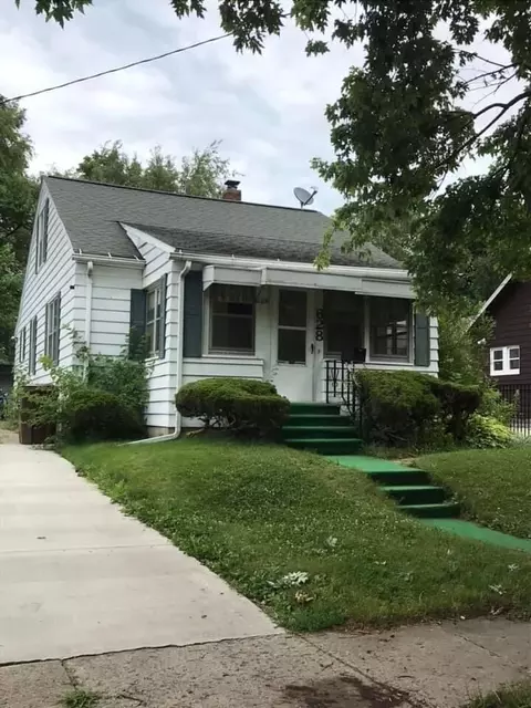 628 St Clair, Jackson, MI 49202