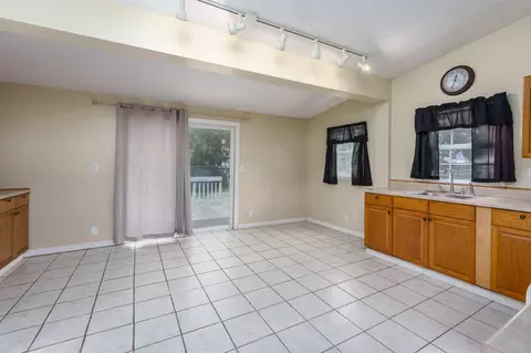 217 N 22nd, Springfield, MI 49037 photo 4