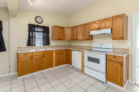217 N 22nd, Springfield, MI 49037 photo 3