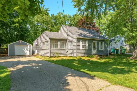 217 N 22nd, Springfield, MI 49037 photo 2