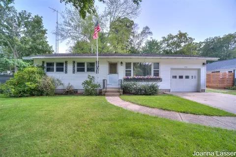 633 Randall, Norton Shores, MI 49441