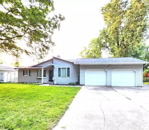412 Lake, Bellevue, MI 49021
