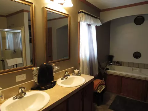 410 S Railroad, Mendon, MI 49072 photo 6